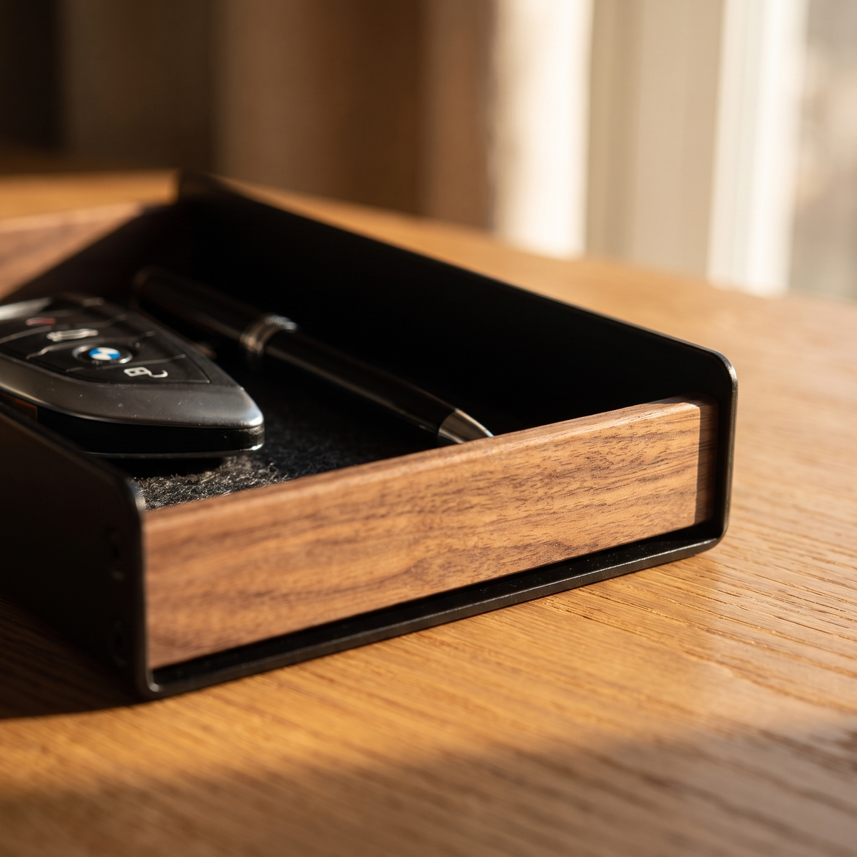 Detail of walnut grain and felt lining on the Aldermere pen tray